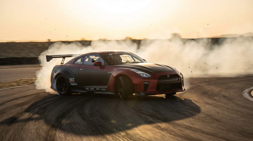 抖荫短视频视频：改装GTR赛道漂移